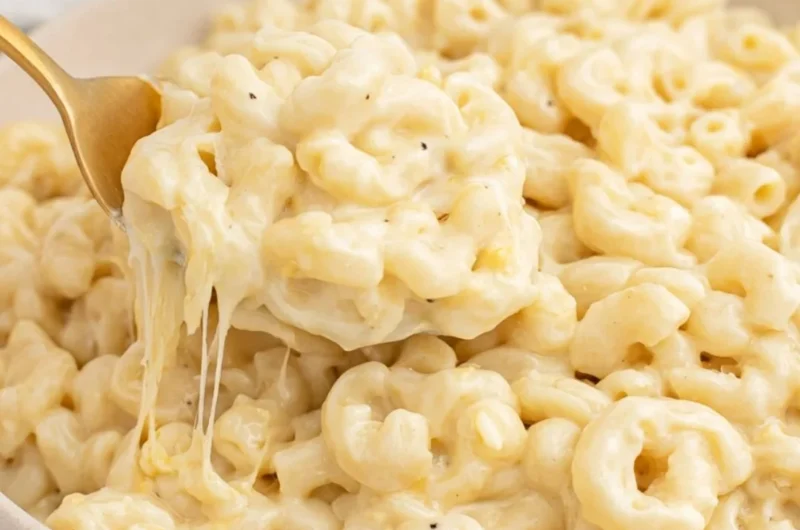 Creamy Greek Yogurt Mac and Cheese dish served in a bowl