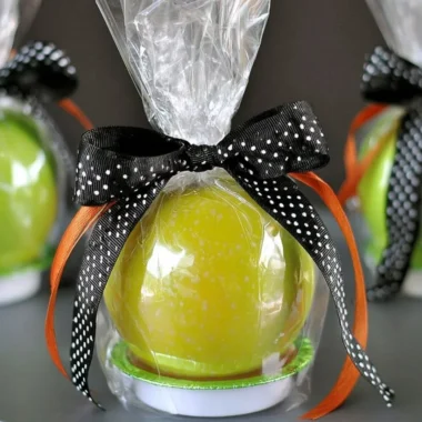 Delicious apple and caramel fall treats for Halloween and seasonal gifting